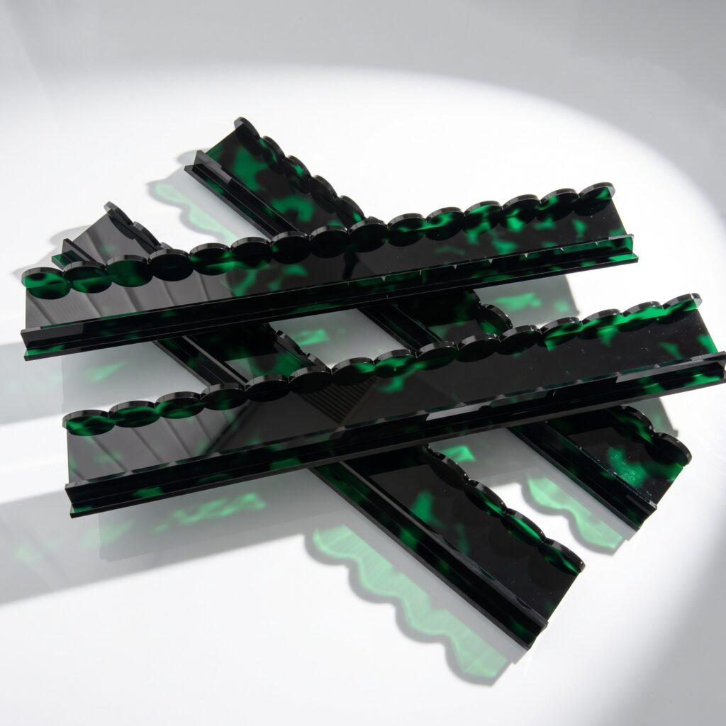 Emerald Tortoiseshell Acrylic Mahjong Tile Rack Set (4) — Scalloped Edge & Magnetic Pushers